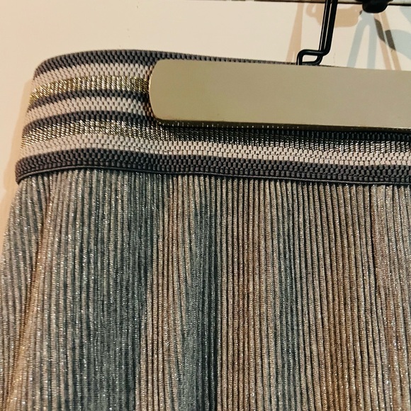 Elegant Metallic Stretchy pants - Picture 2 of 6